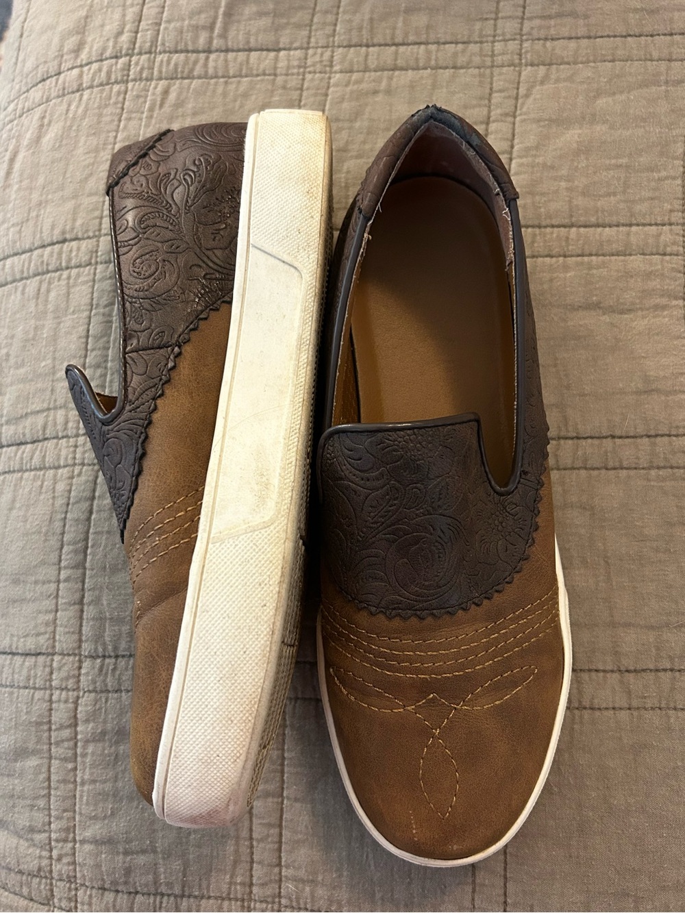 Women’s western slip on’s